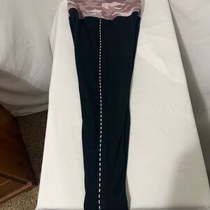 PINK Victoria's Secret Black and Light Pink Yoga Leggings